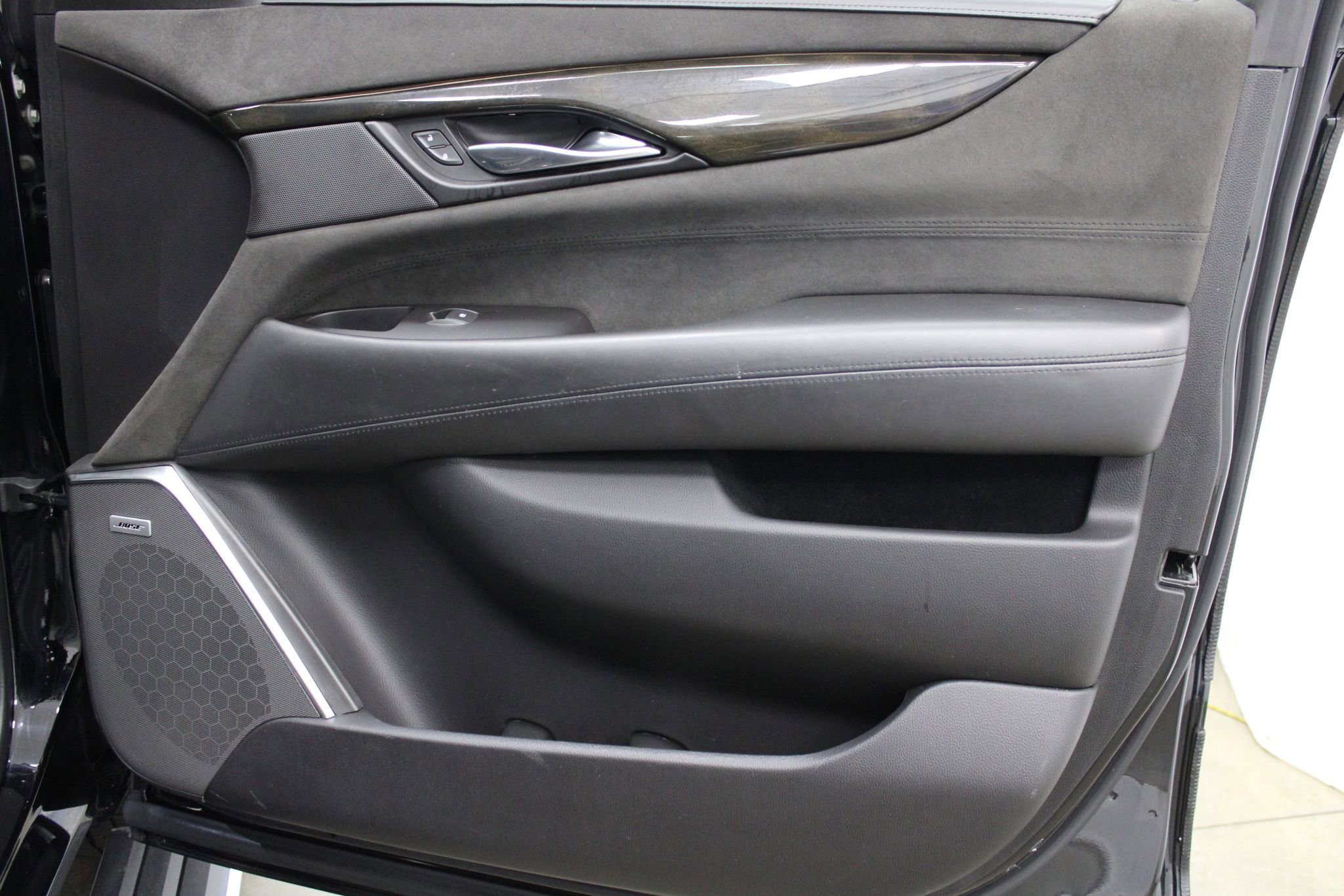 Used 2020 Cadillac Escalade ESV Platinum AWD/4WD image 30