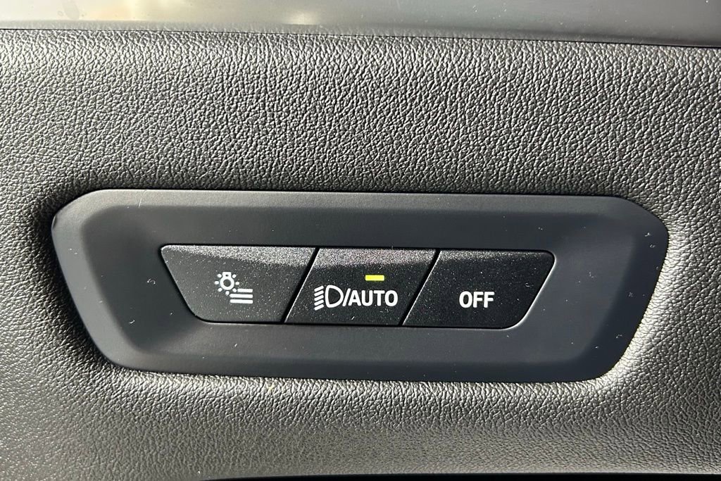 Used 2024 BMW X6 xDrive40i w/ Executive Package image 32