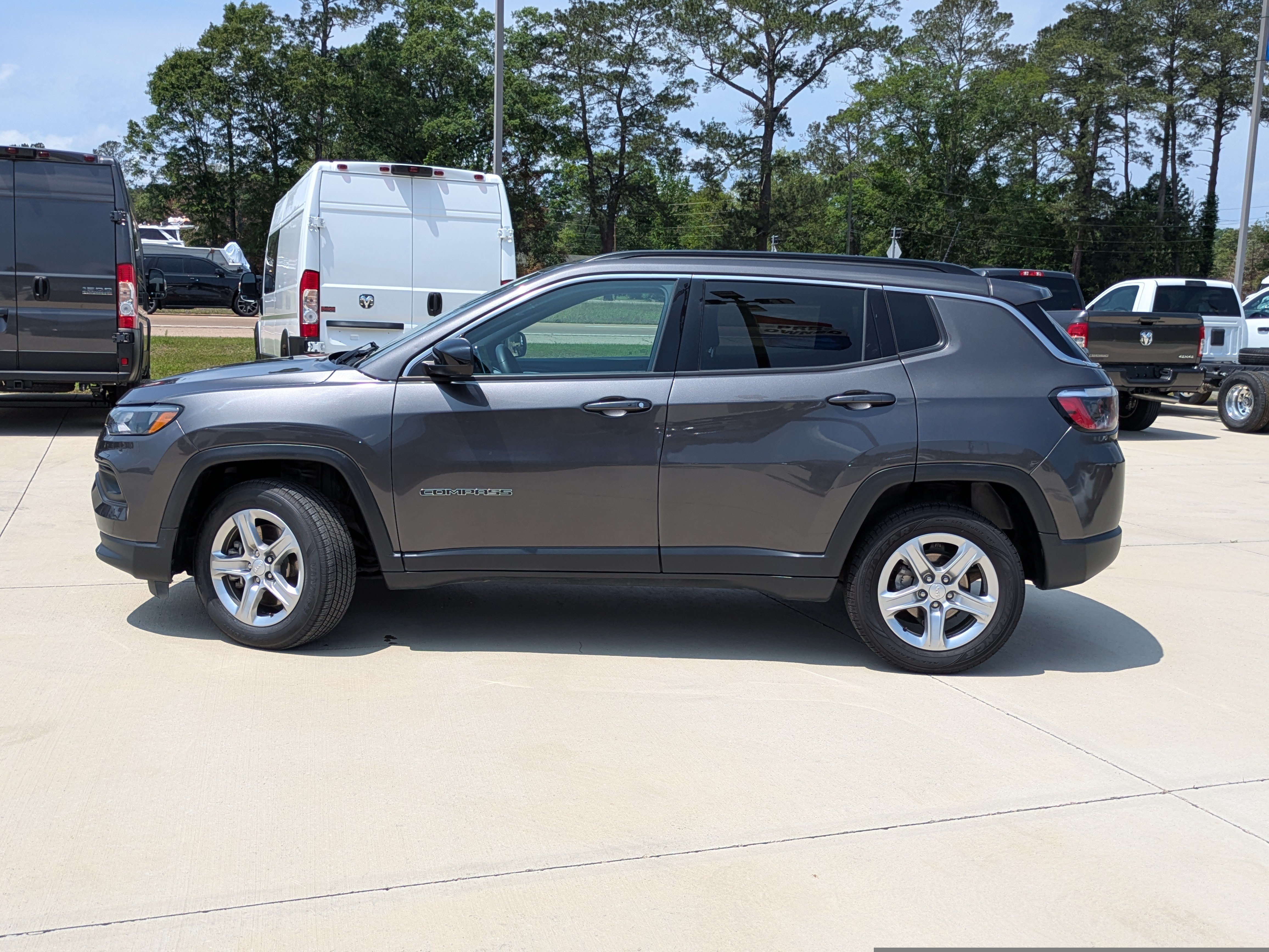 Used 2024 Jeep Compass Latitude AWD/4WD image 5