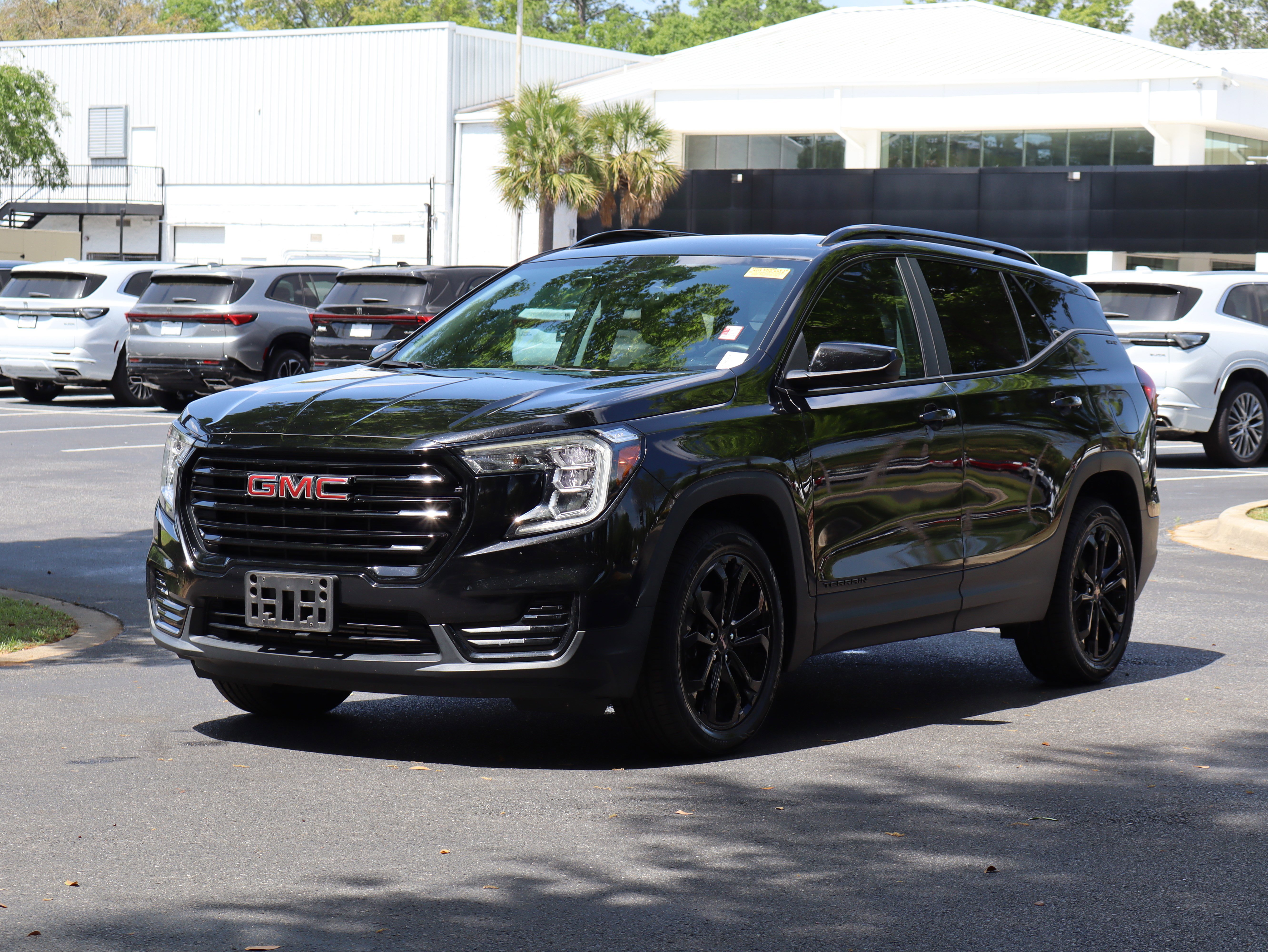 Used 2022 GMC Terrain SLE w/ Driver Convenience Package image 5