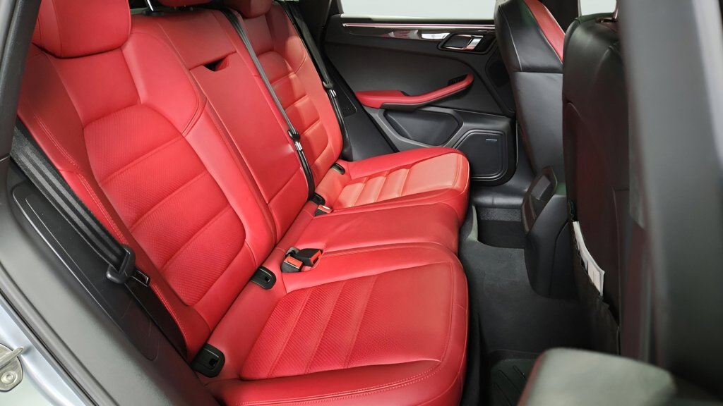 Used 2015 Porsche Macan Turbo image 21