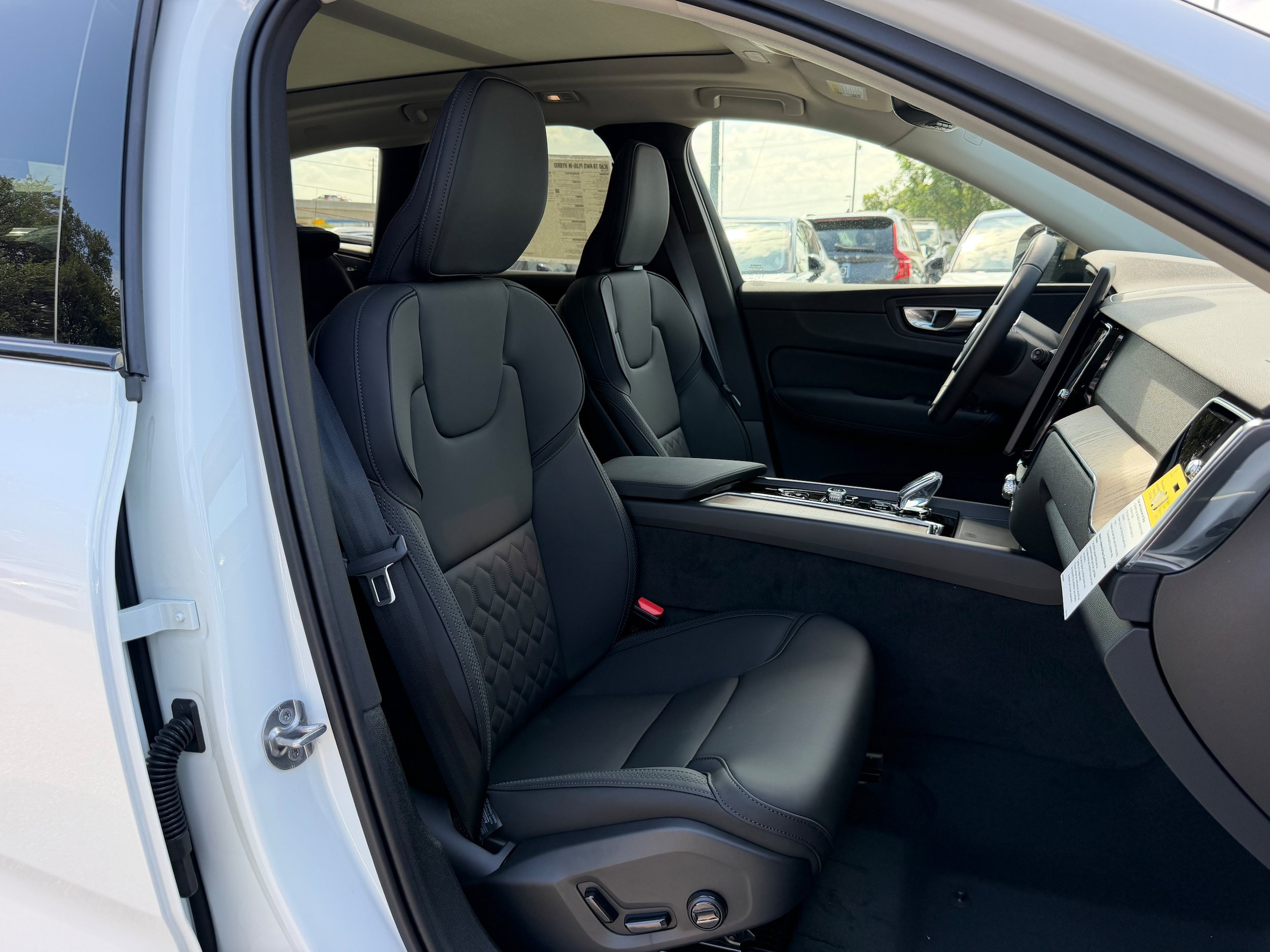 New 2026 Volvo XC60 T8 Plus w/ Protection Package Premier AWD/4WD image 8