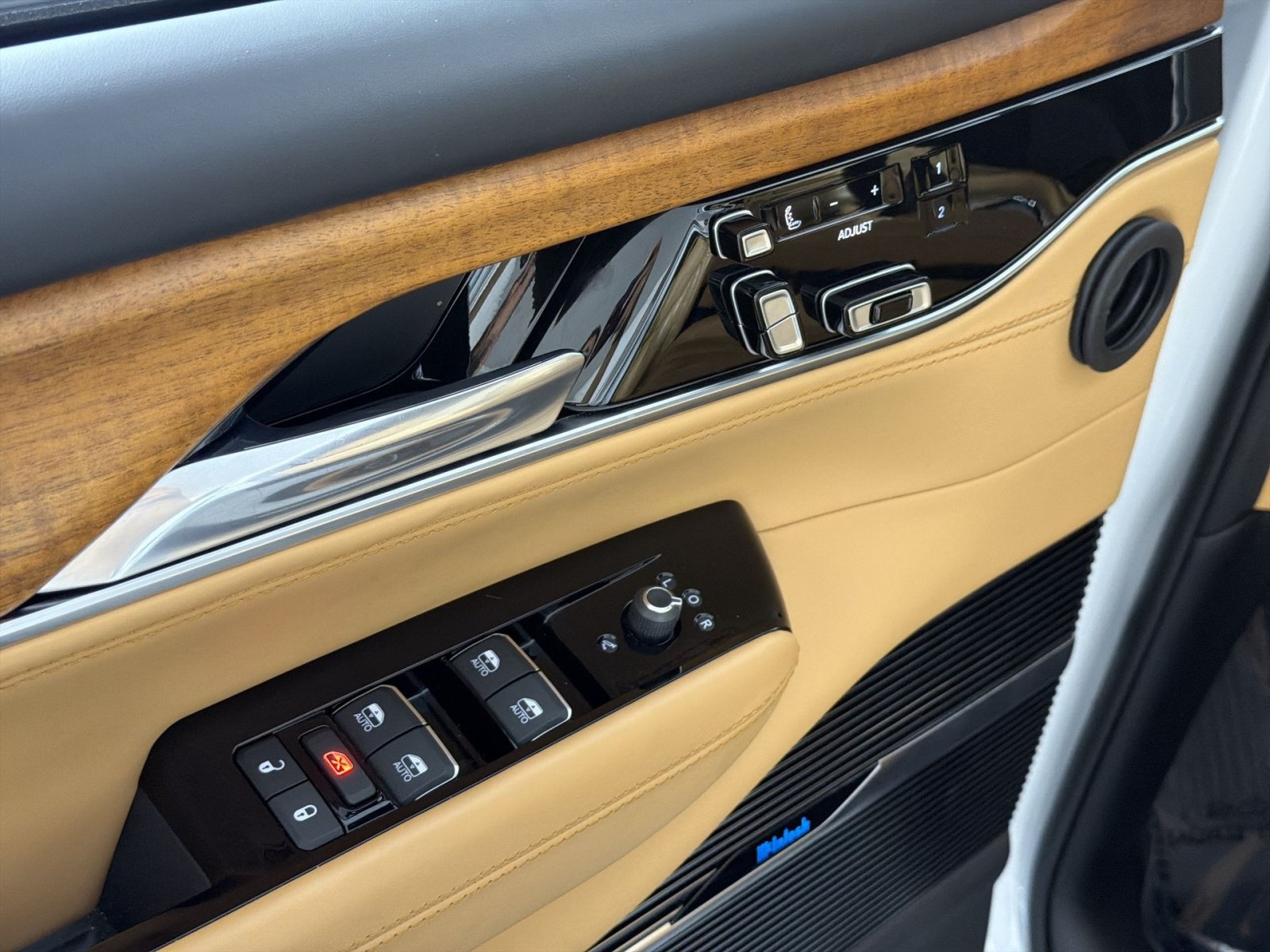 Used 2023 Jeep Grand Wagoneer Series III AWD/4WD image 15