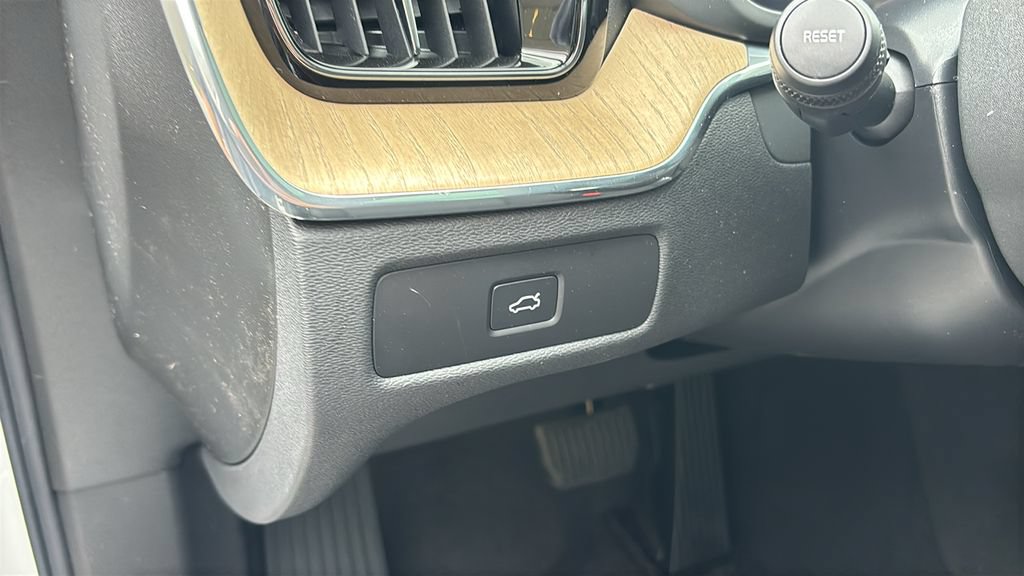 New 2026 Volvo XC60 B5 Plus AWD/4WD image 13
