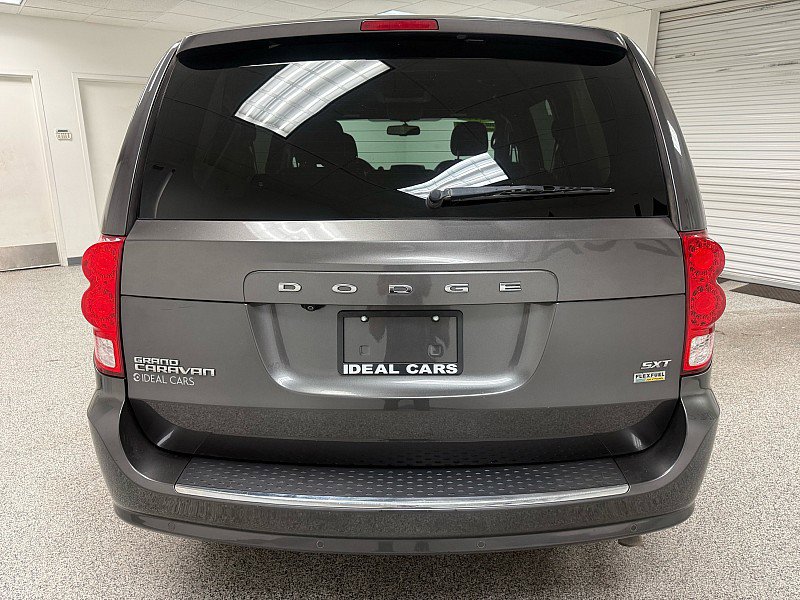 Used 2017 Dodge Grand Caravan SXT w/ Rear Park Assist Package image 6