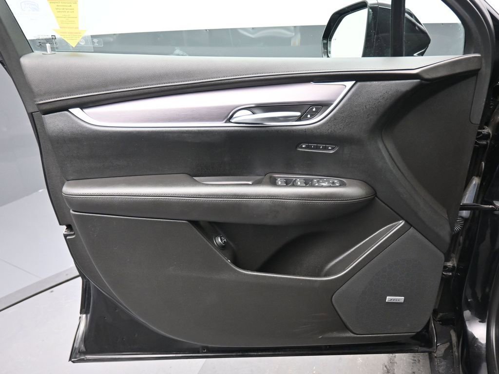 Used 2017 Cadillac XT5 Luxury w/ LPO, Wheel Lock Package image 9