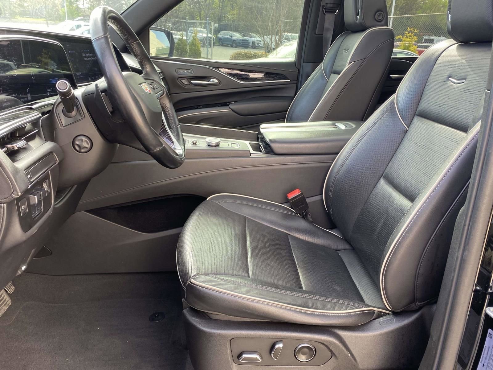 Used 2021 Cadillac Escalade Sport w/ LPO, ONYX Package image 17