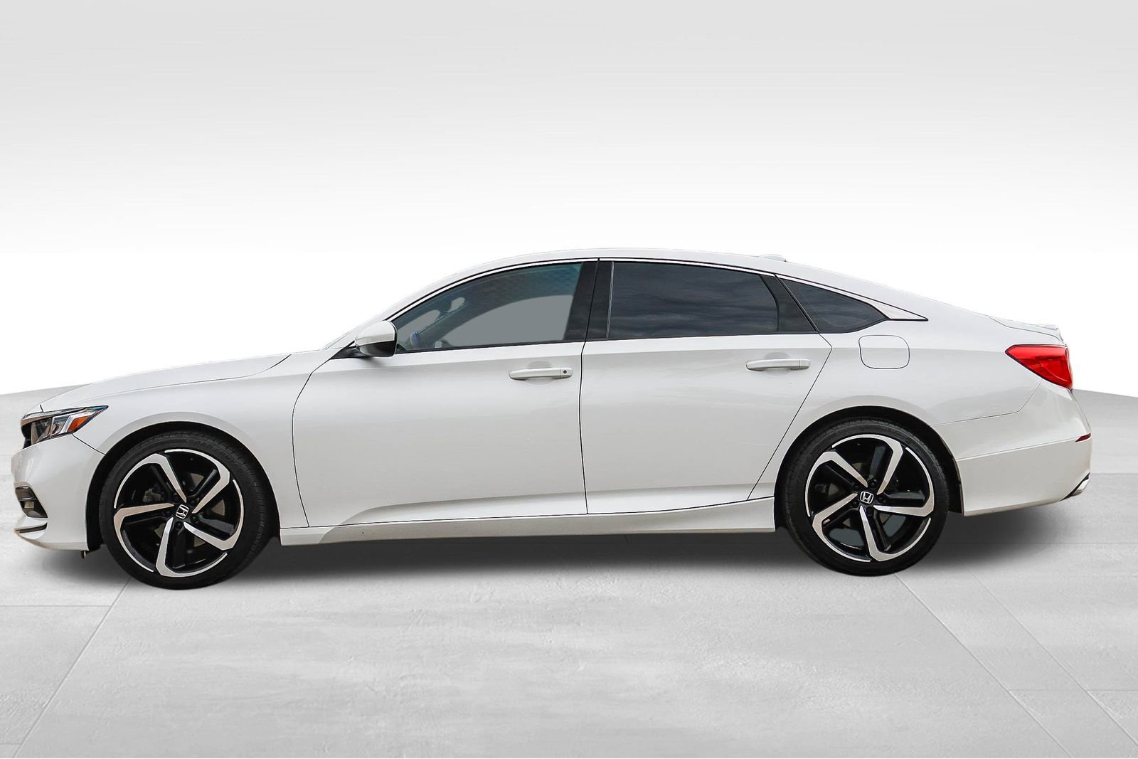 Used 2018 Honda Accord Sport image 8