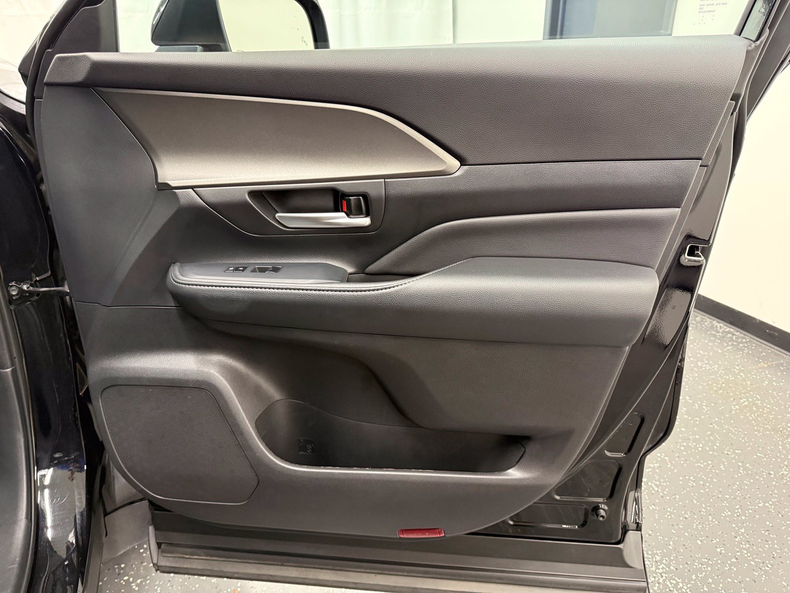 Used 2025 Toyota Grand Highlander AWD image 7