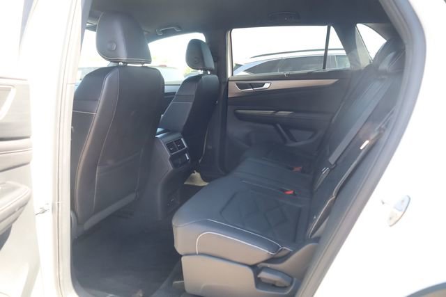 Used 2025 Volkswagen Atlas Cross Sport SE image 19