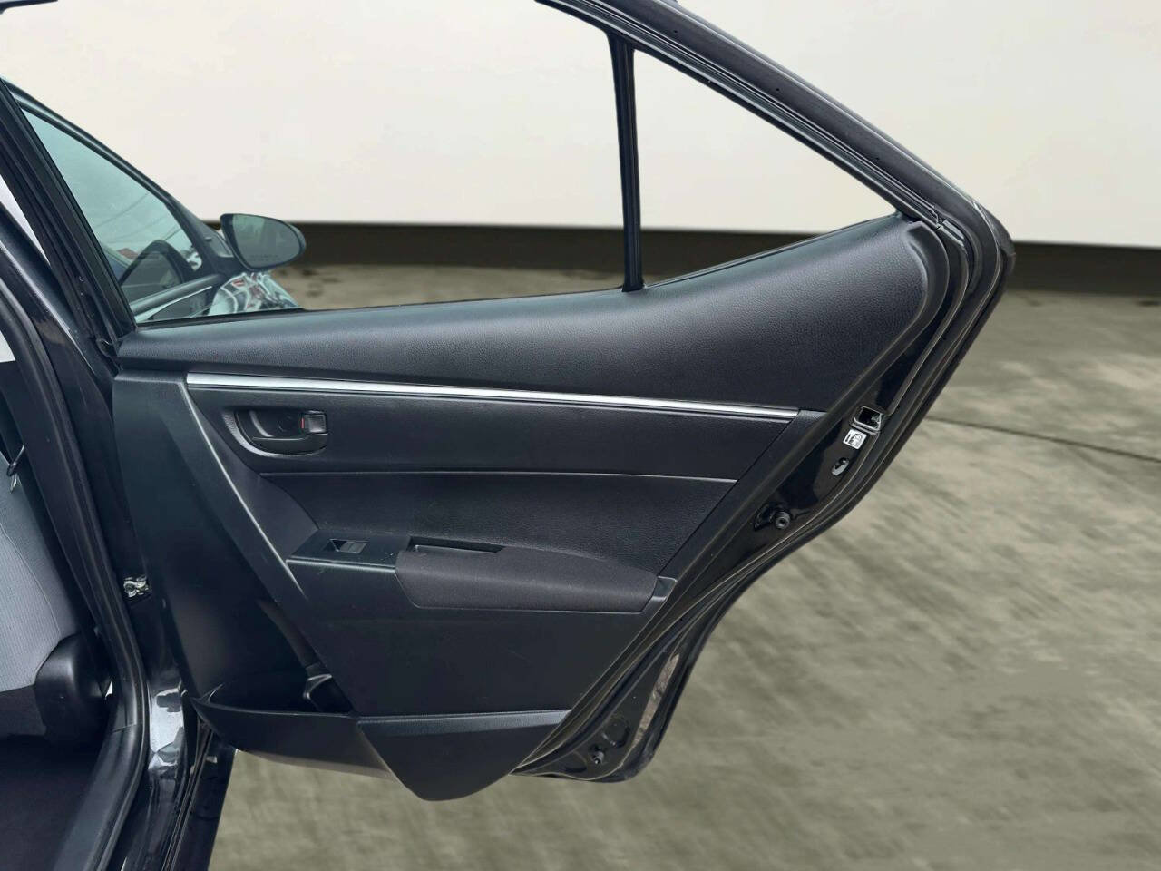 Used 2016 Toyota Corolla L image 18