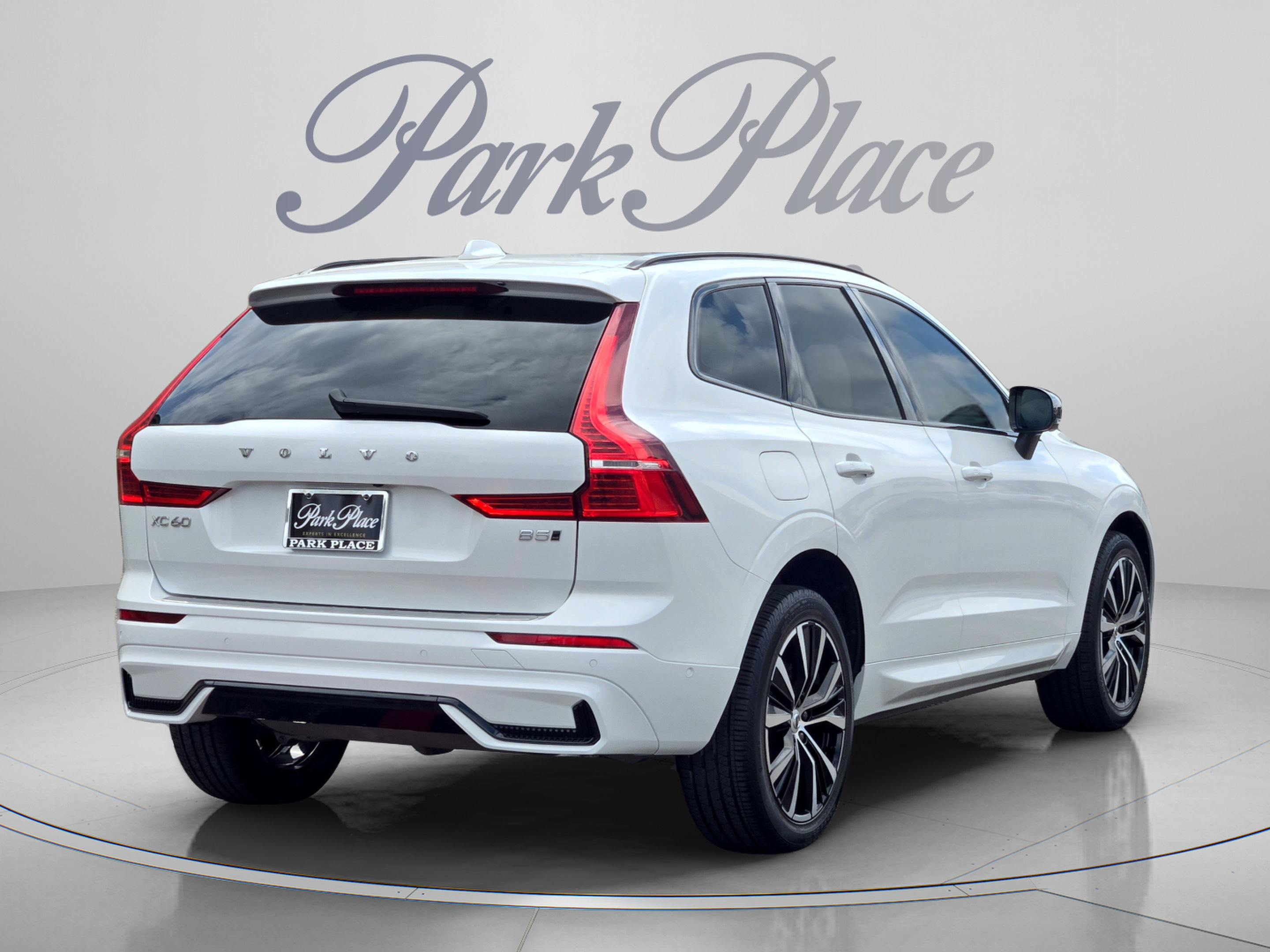 Used 2024 Volvo XC60 B5 Plus w/ Protection Package Premier AWD/4WD image 6