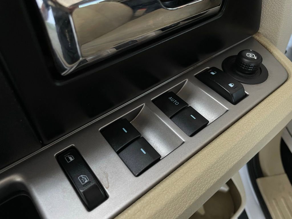 Used 2015 Ford Expedition XL image 31