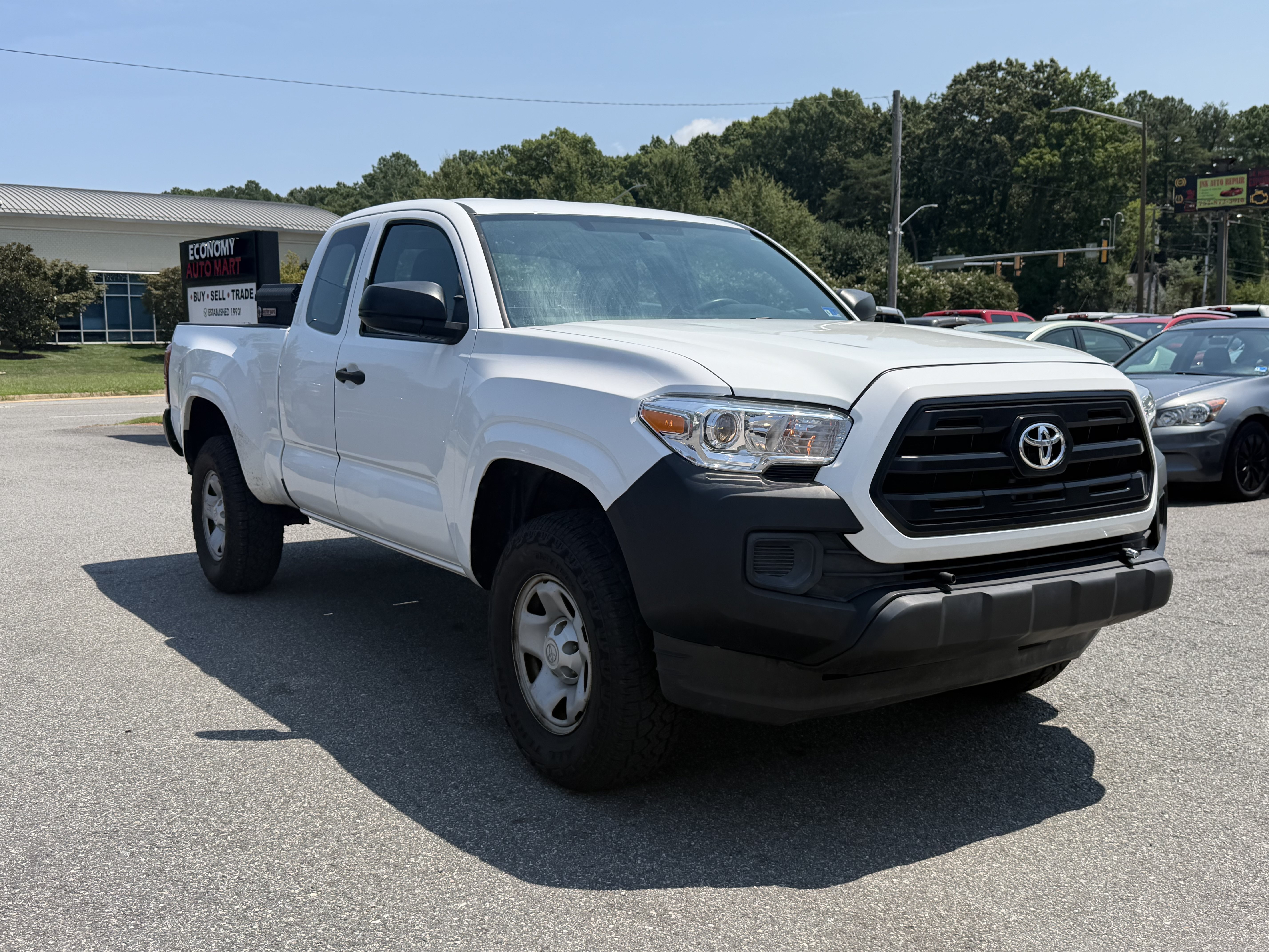 Used 2016 Toyota Tacoma SR RWD image 3