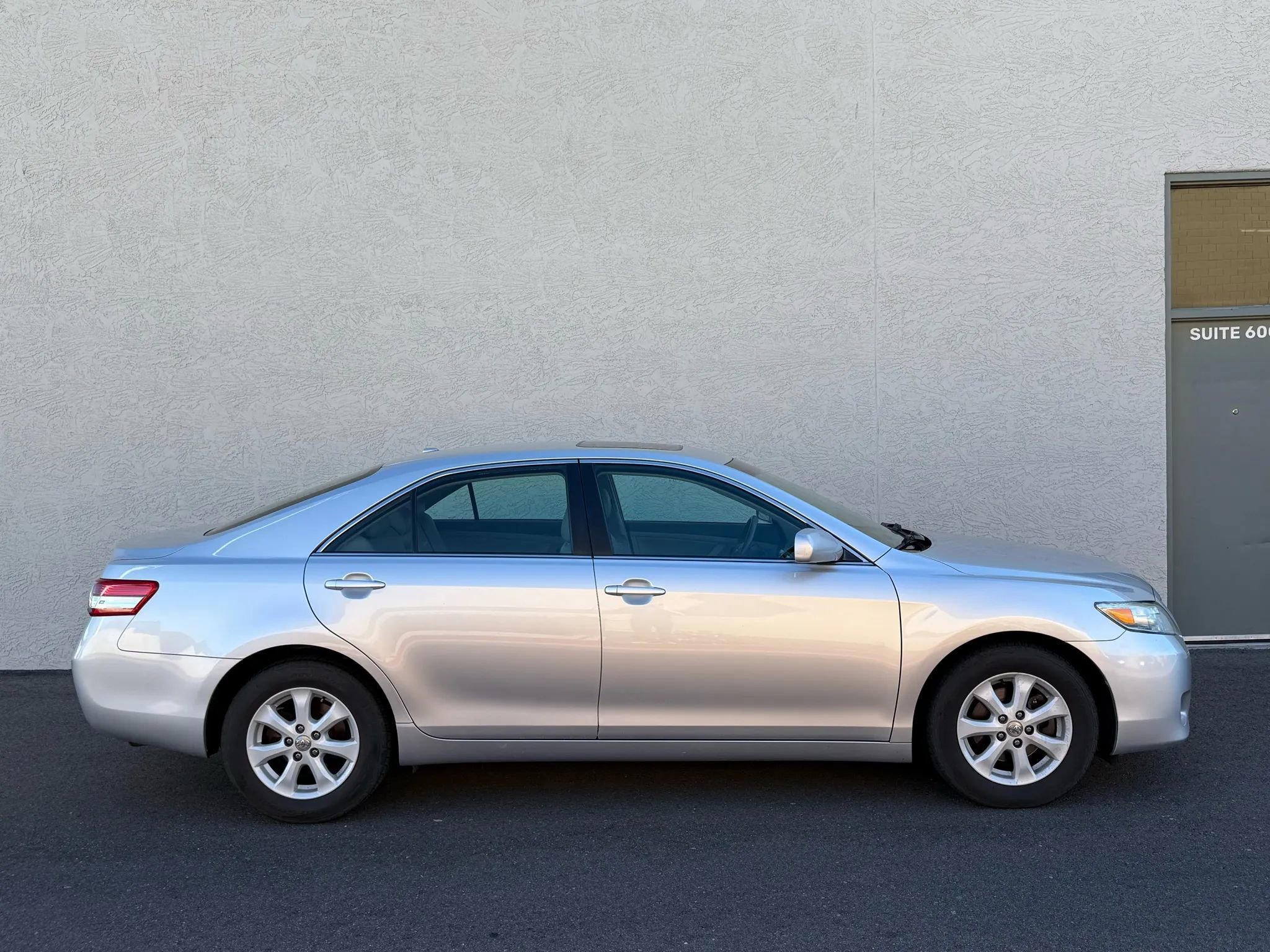 Used 2010 Toyota Camry LE image 7