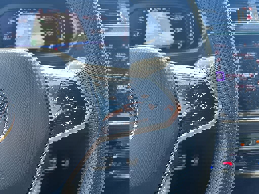 Used 2022 Volkswagen Tiguan SEL R-Line AWD/4WD image 25