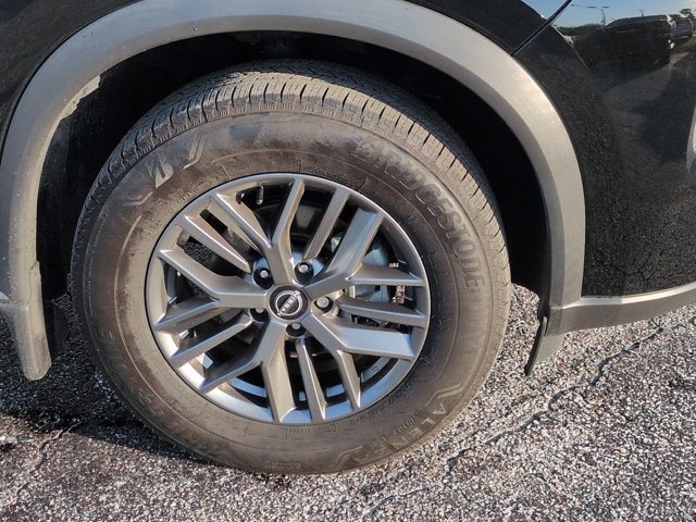 Used 2025 Nissan Rogue S FWD image 10