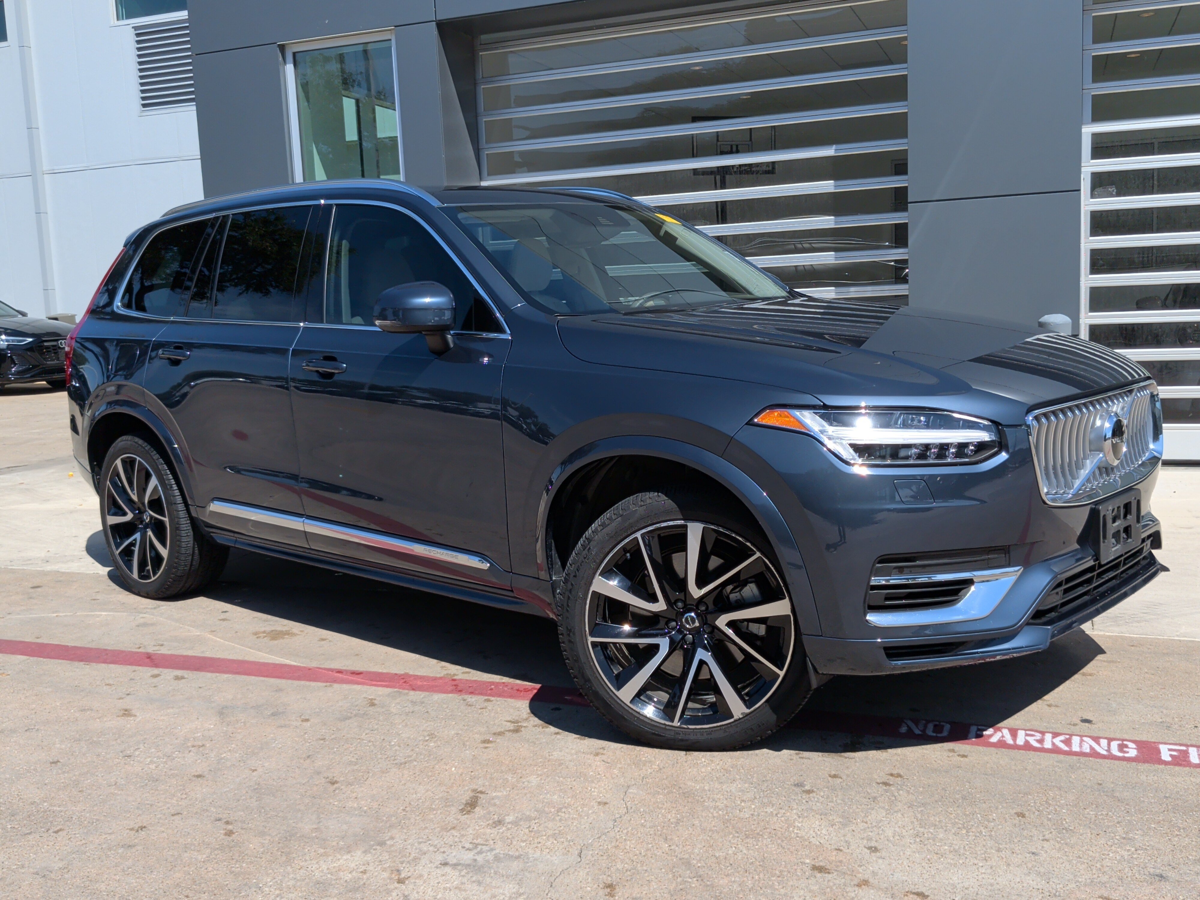 Used 2022 Volvo XC90 T8 Inscription Expression AWD/4WD image 2