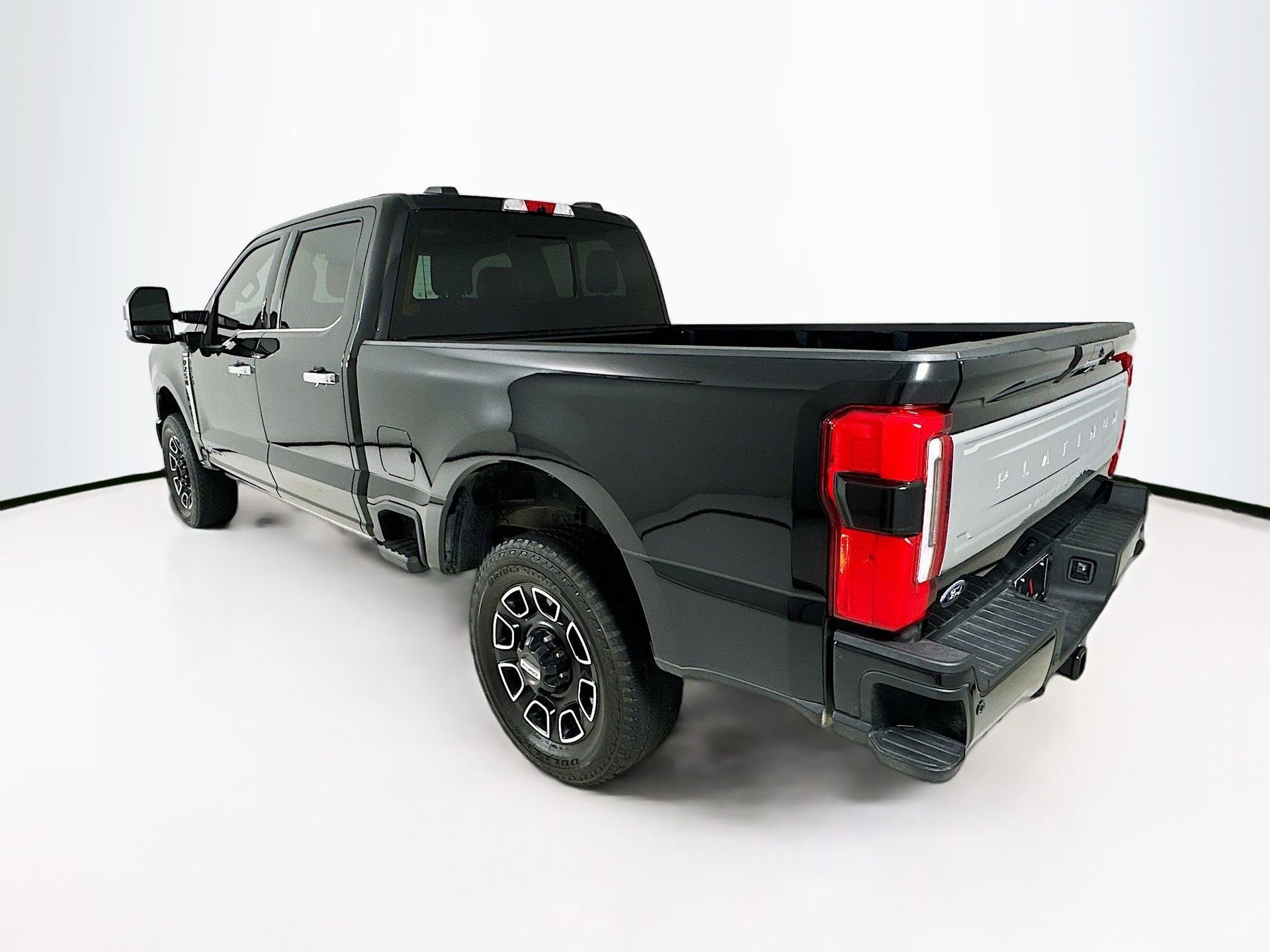 Used 2024 Ford F250 Platinum w/ FX4 Off-Road Package AWD/4WD image 6
