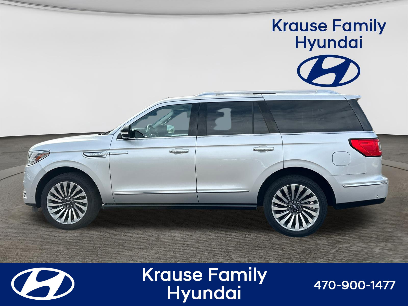 Used 2019 Lincoln Navigator Reserve AWD/4WD image 4