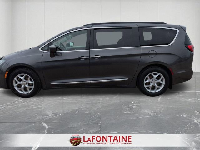 Used 2017 Chrysler Pacifica Touring-L w/ Tire & Wheel Group image 2
