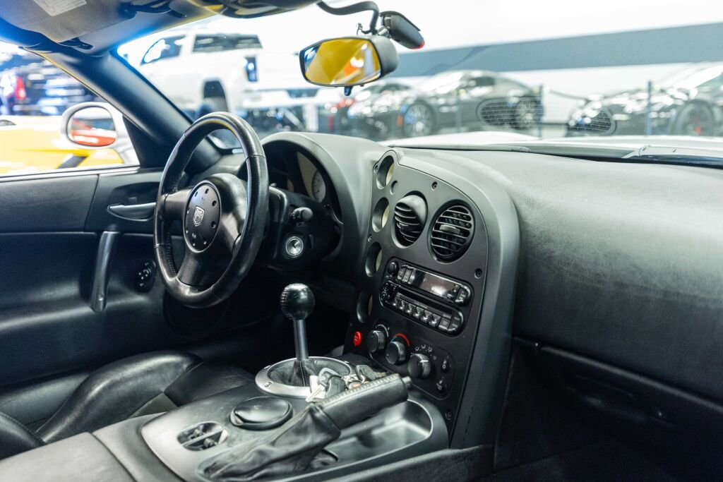 Used 2003 Dodge Viper SRT-10 image 9