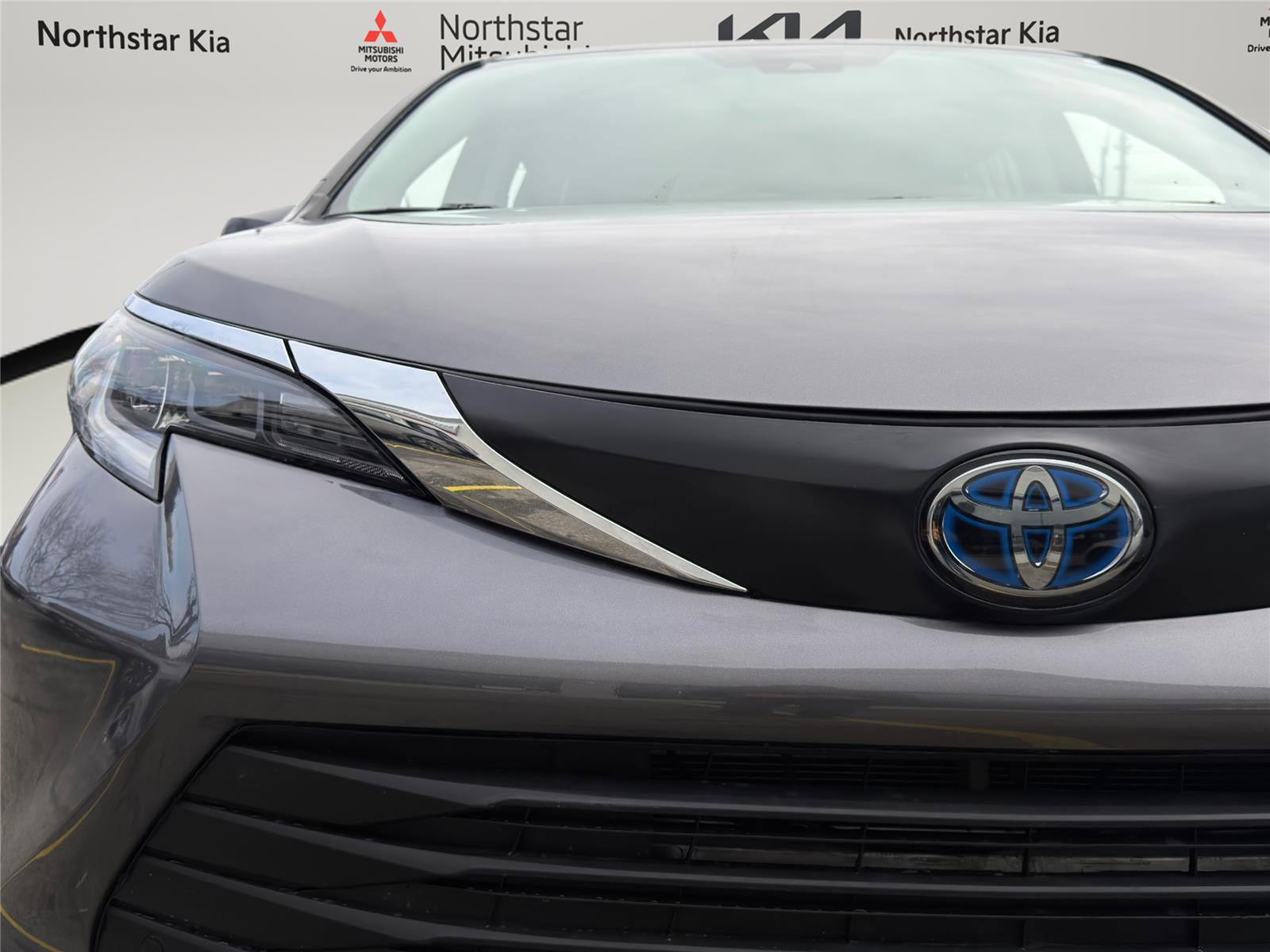 Used 2023 Toyota Sienna XLE image 28