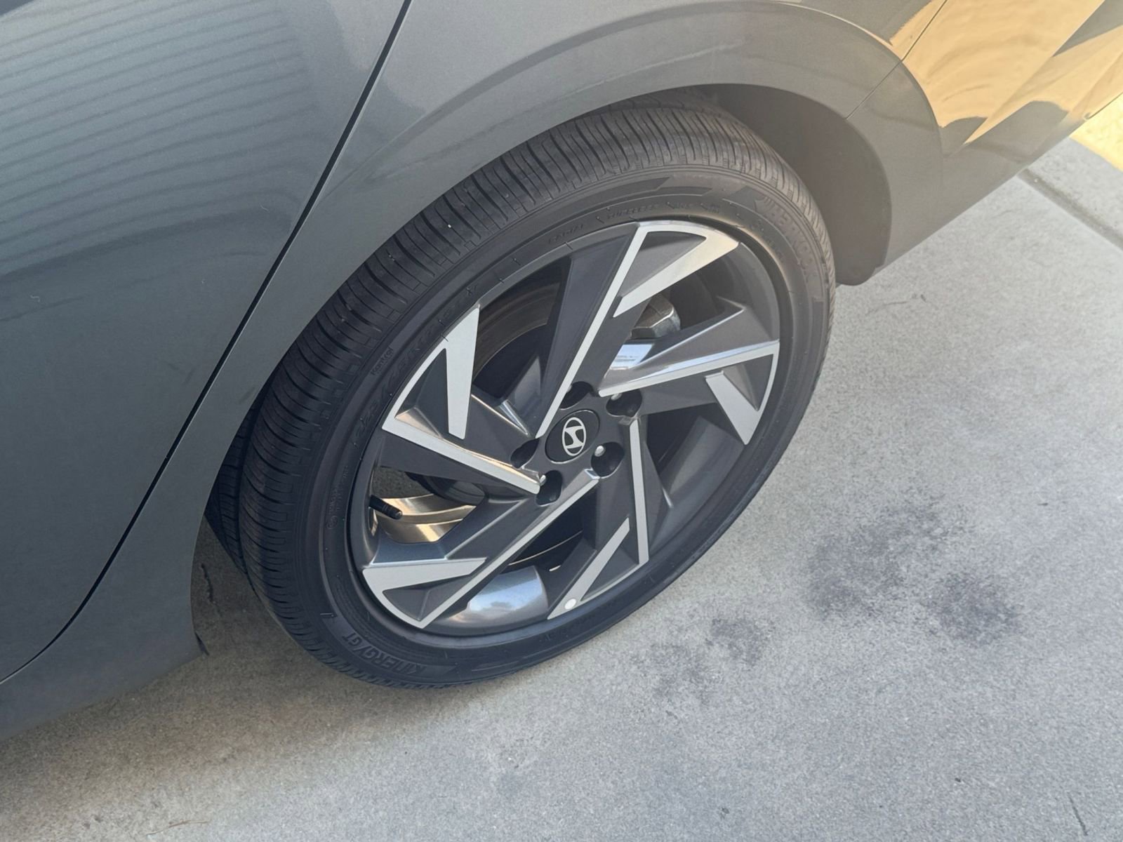 Used 2025 Hyundai Elantra Limited image 33