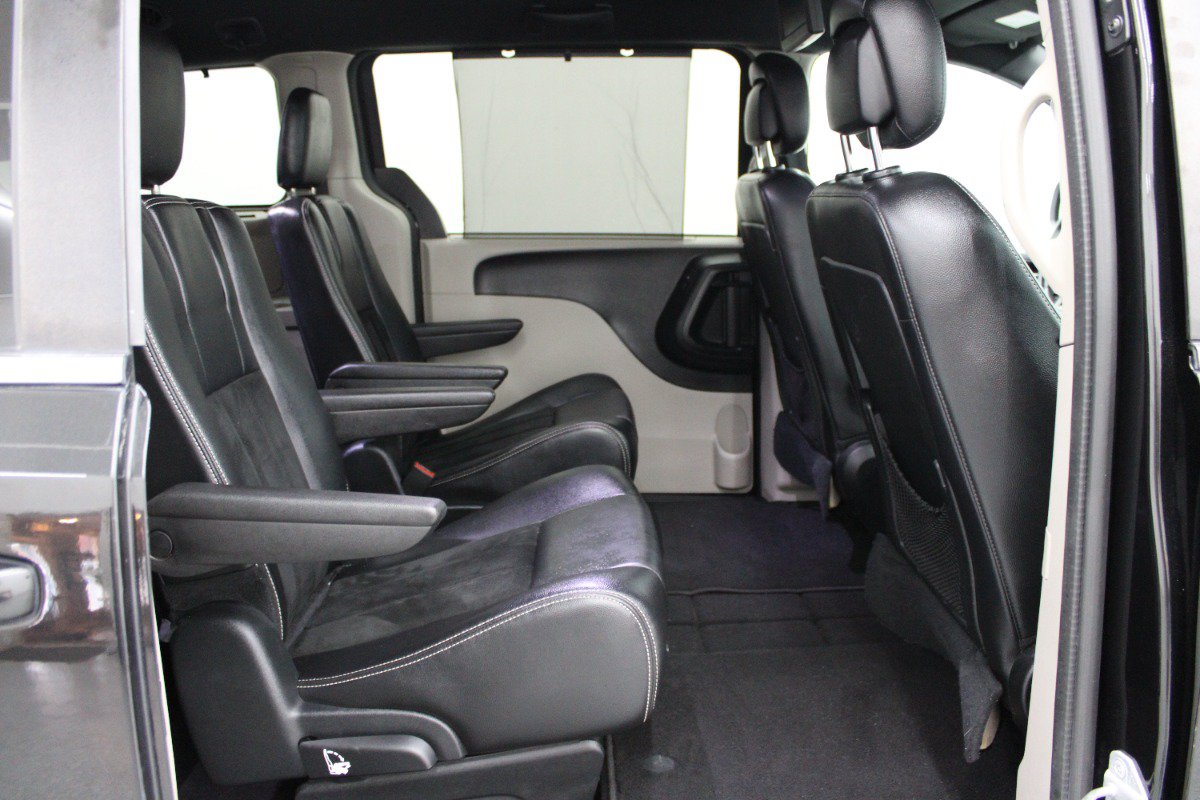 Used 2016 Dodge Grand Caravan SXT FWD image 12