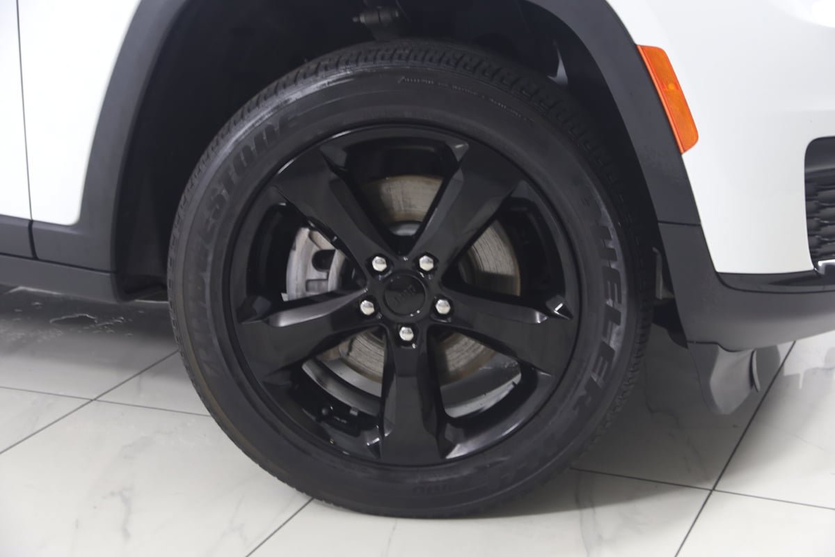 Used 2023 Jeep Grand Cherokee L Laredo AWD/4WD image 15