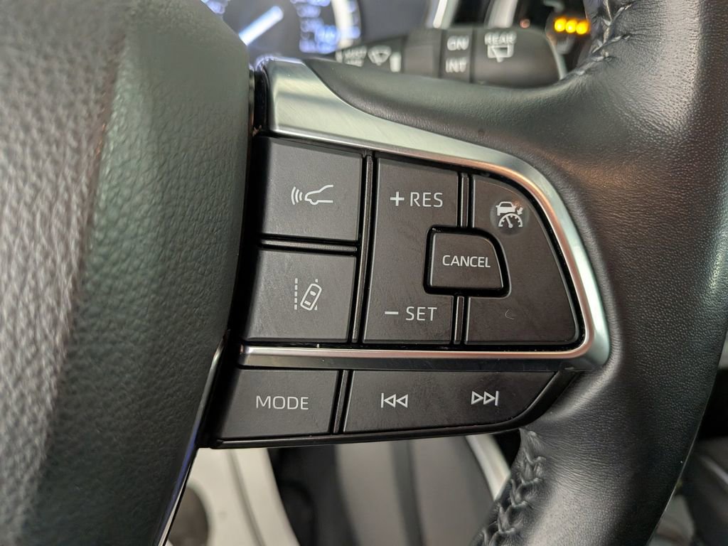 Used 2021 Toyota Highlander XLE image 22