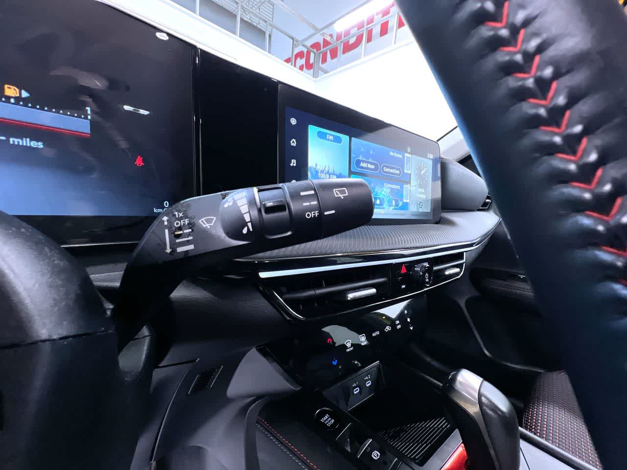 Used 2025 Nissan Kicks SR FWD image 19