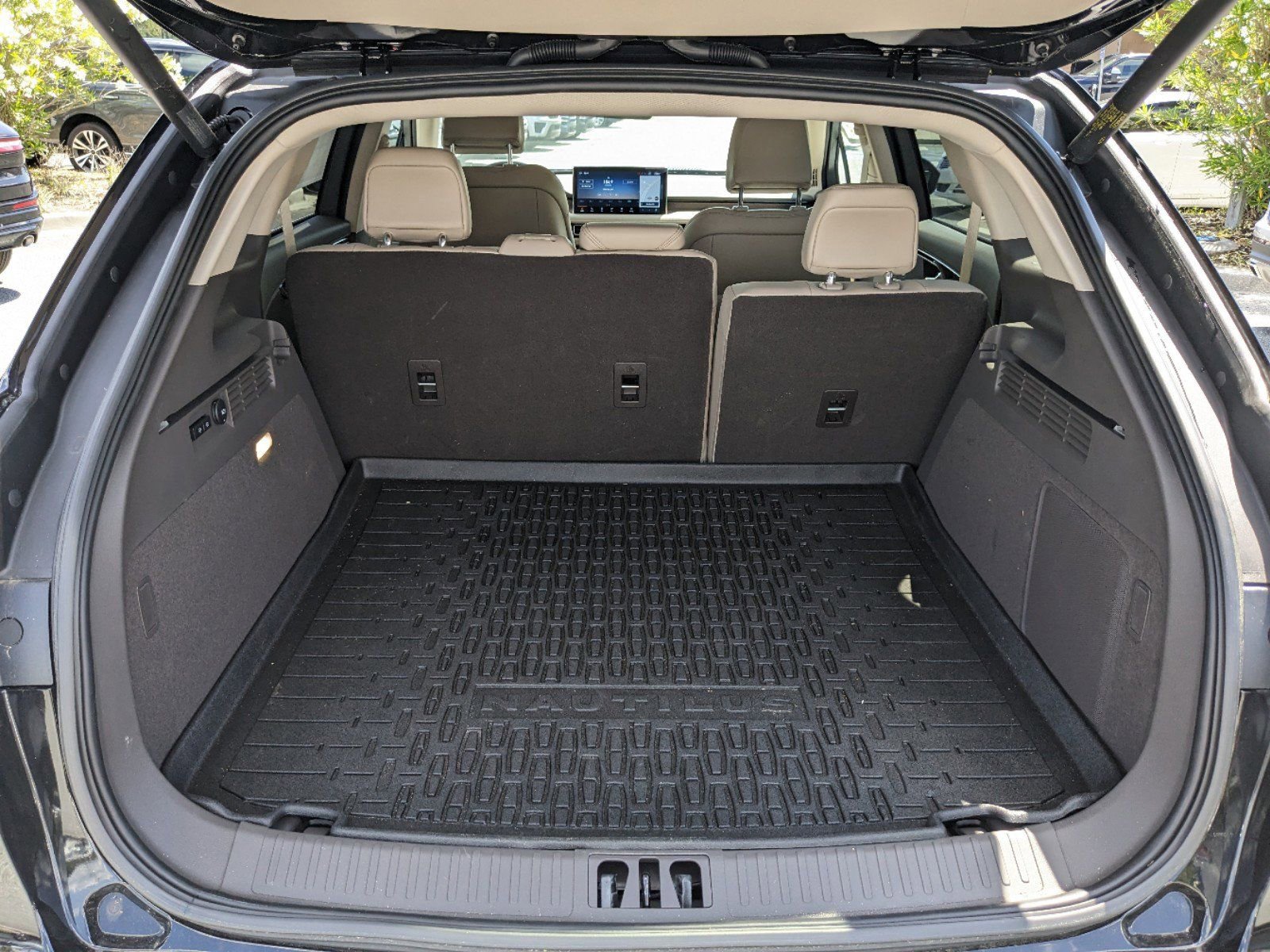 Certified 2023 Lincoln Nautilus Reserve w/ Equipment Group 201A image 14