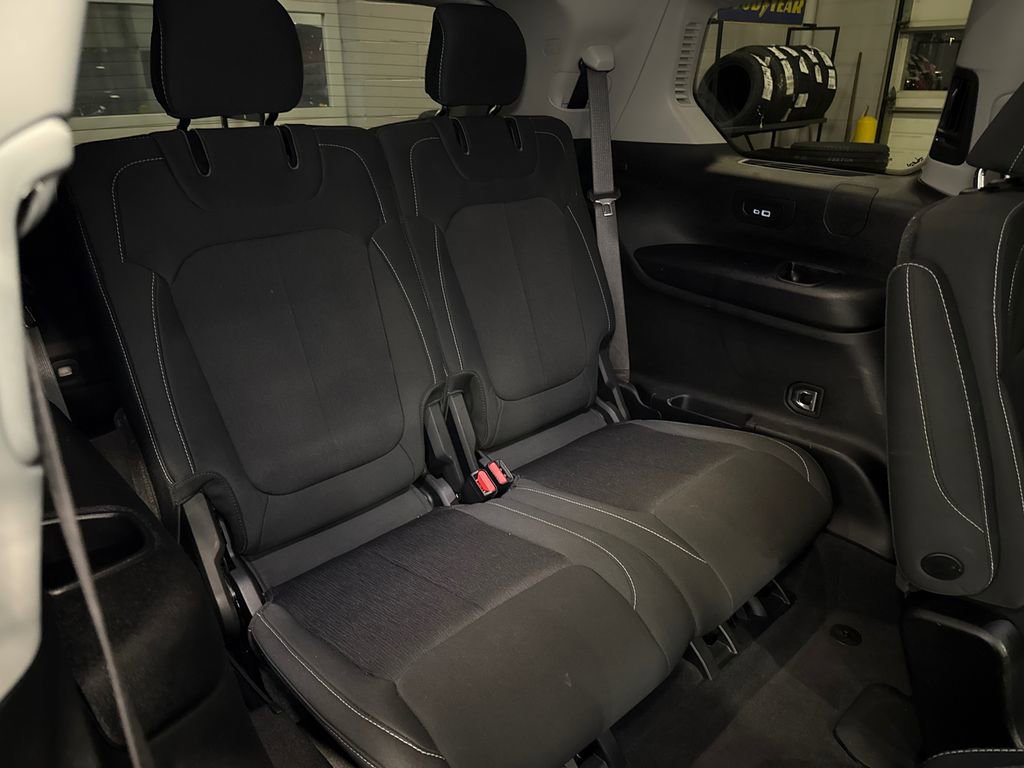 Used 2021 Jeep Grand Cherokee L Laredo w/ Luxury Tech Group I image 15