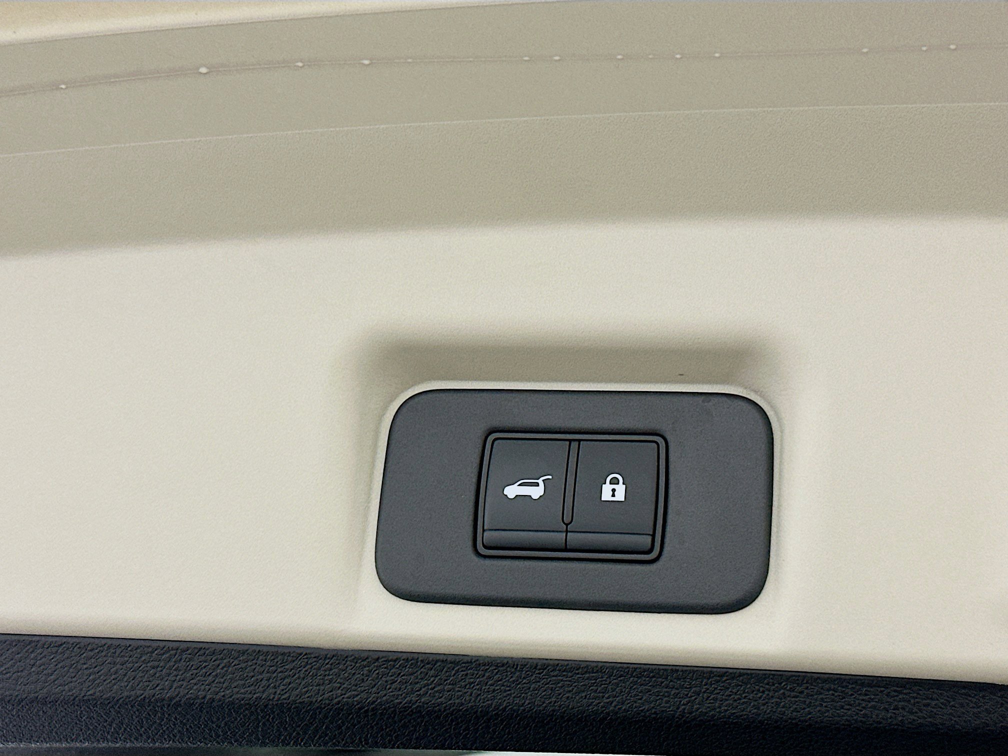 Used 2023 Nissan Ariya AWD image 32