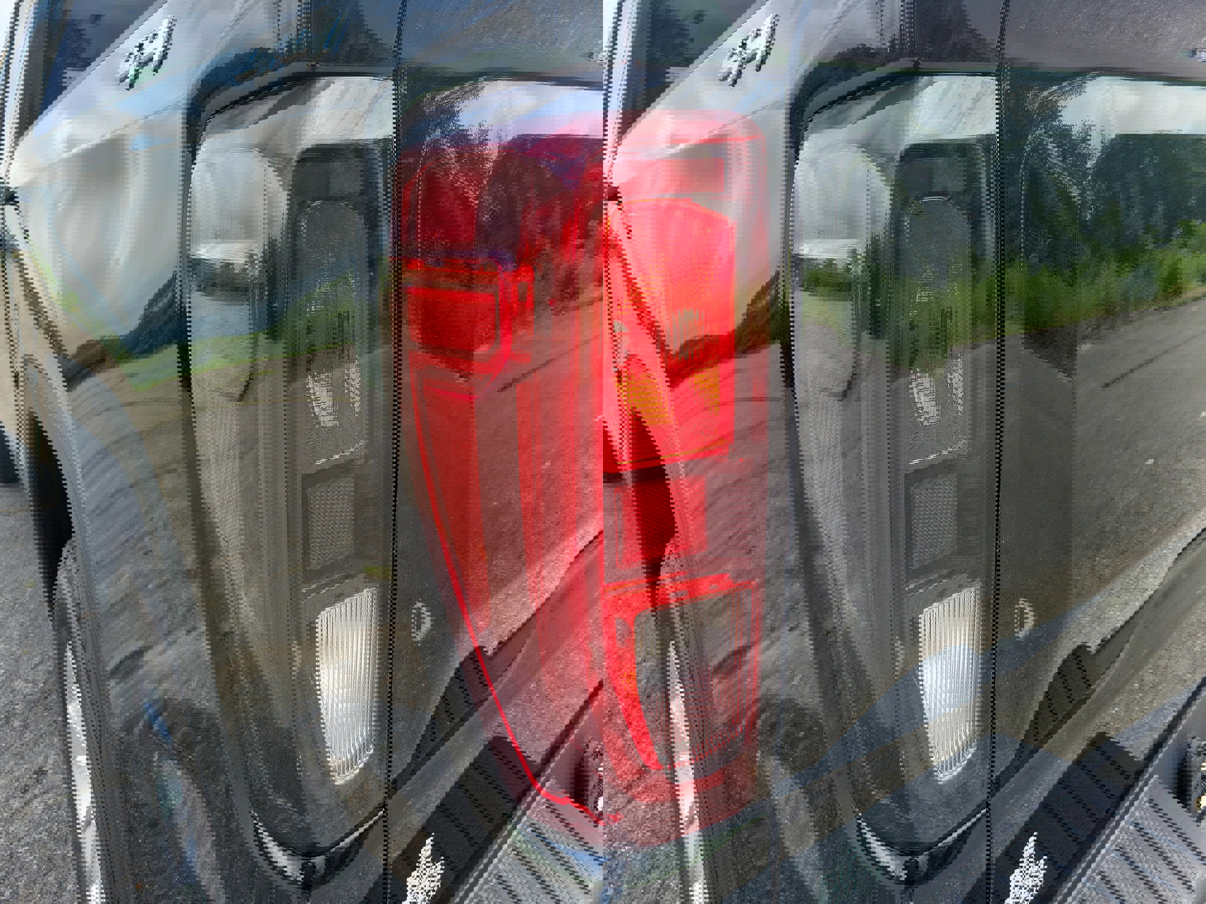 New 2025 GMC Sierra 1500 SLE w/ Preferred Package image 15