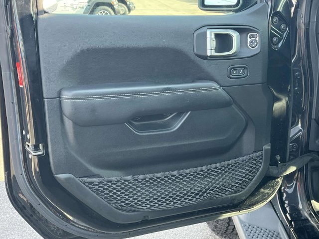 Used 2022 Jeep Wrangler Unlimited Sahara w/ Cold Weather Group AWD/4WD image 14