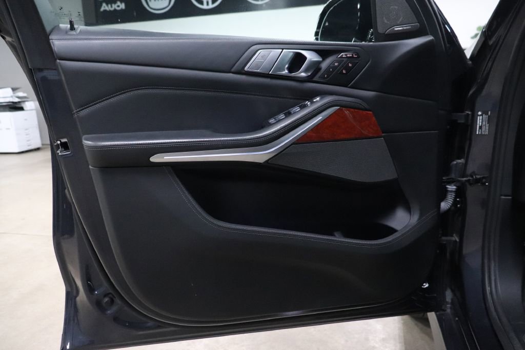 Used 2021 BMW ALPINA XB7 image 9