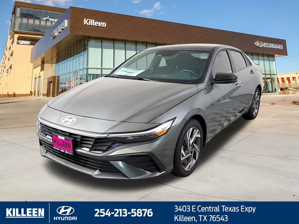 Used 2025 Hyundai Elantra Sport image 4