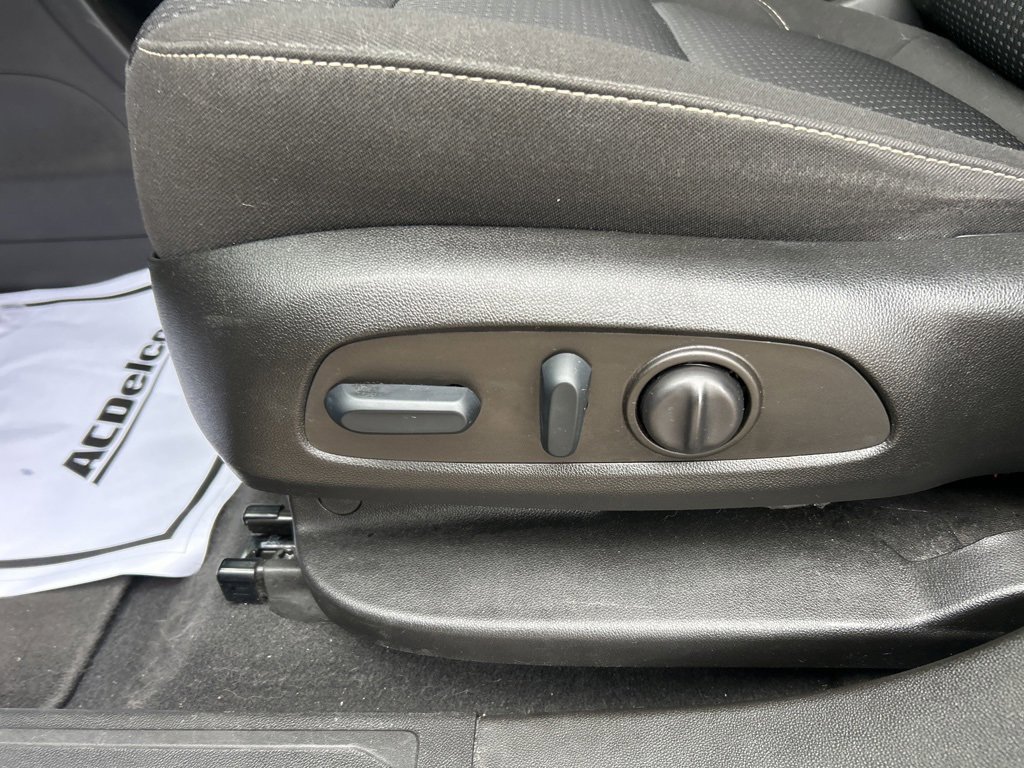 Used 2023 GMC Acadia SLE w/ Driver Convenience Package image 18