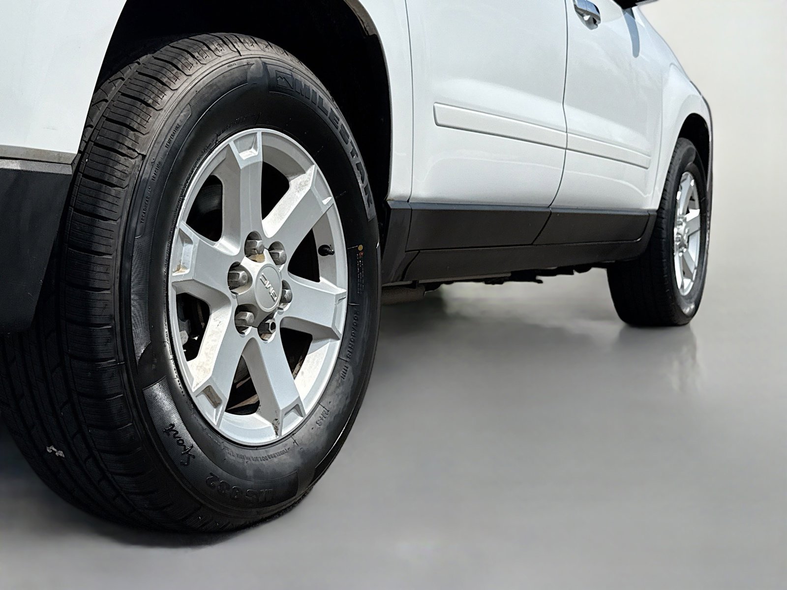 Used 2016 GMC Acadia SLE AWD/4WD image 16