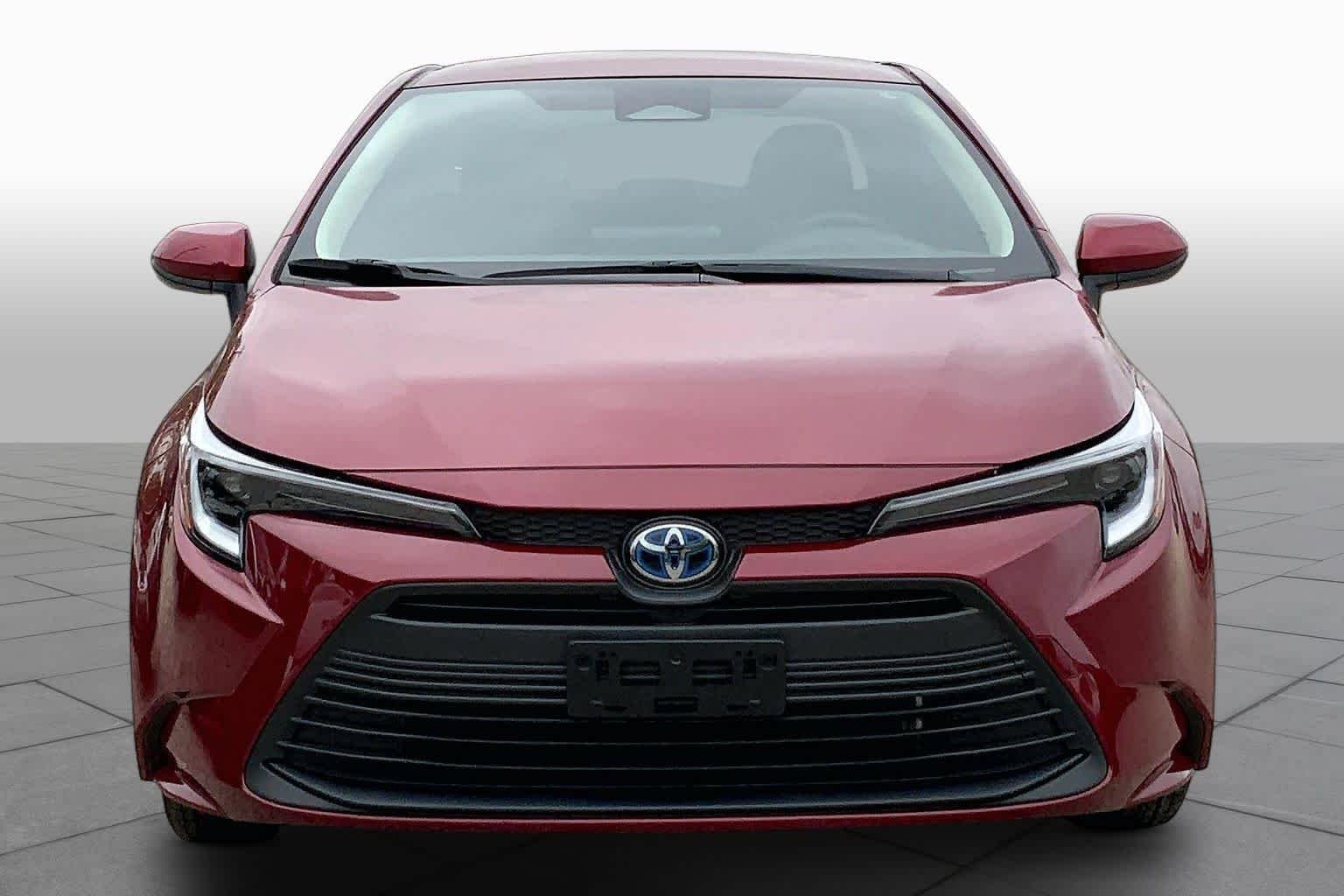 Used 2025 Toyota Corolla LE FWD image 4