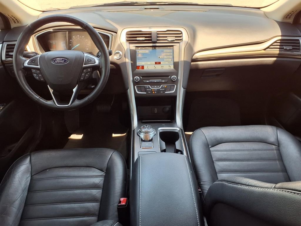 Used 2018 Ford Fusion SE w/ Fusion SE Technology Package FWD image 18