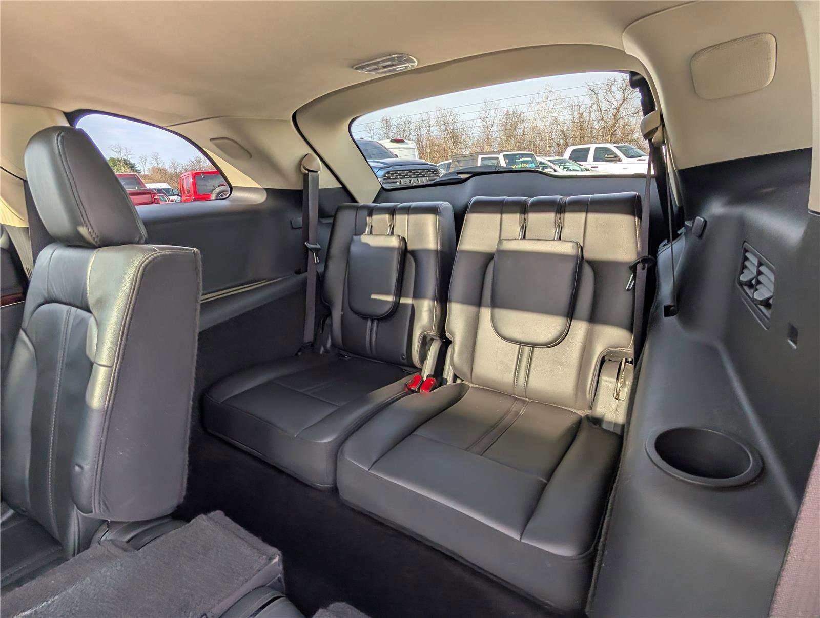 Used 2019 Lincoln MKT AWD image 12