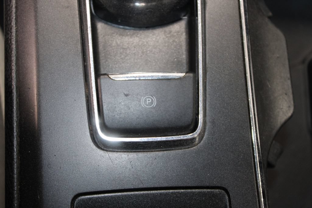 Certified 2020 Ford Fusion SE FWD image 40
