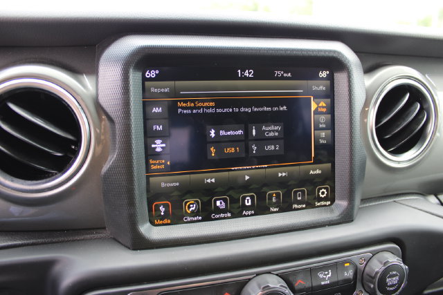 Used 2022 Jeep Wrangler Unlimited Sahara AWD/4WD image 22