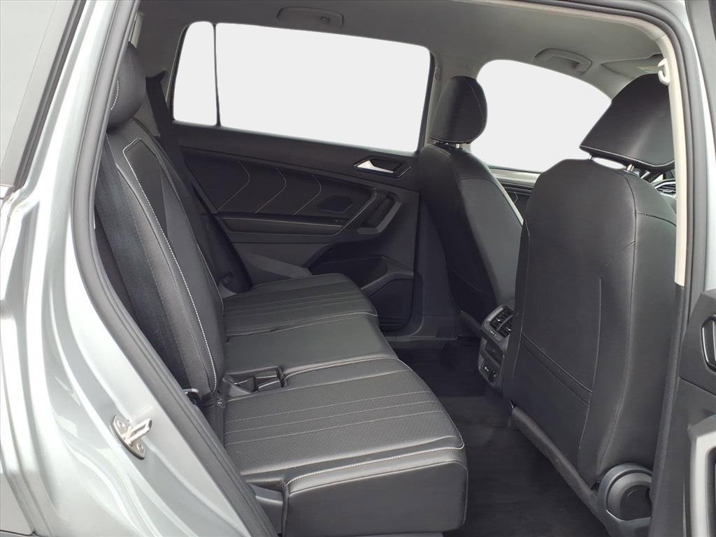 Used 2023 Volkswagen Tiguan SE image 16