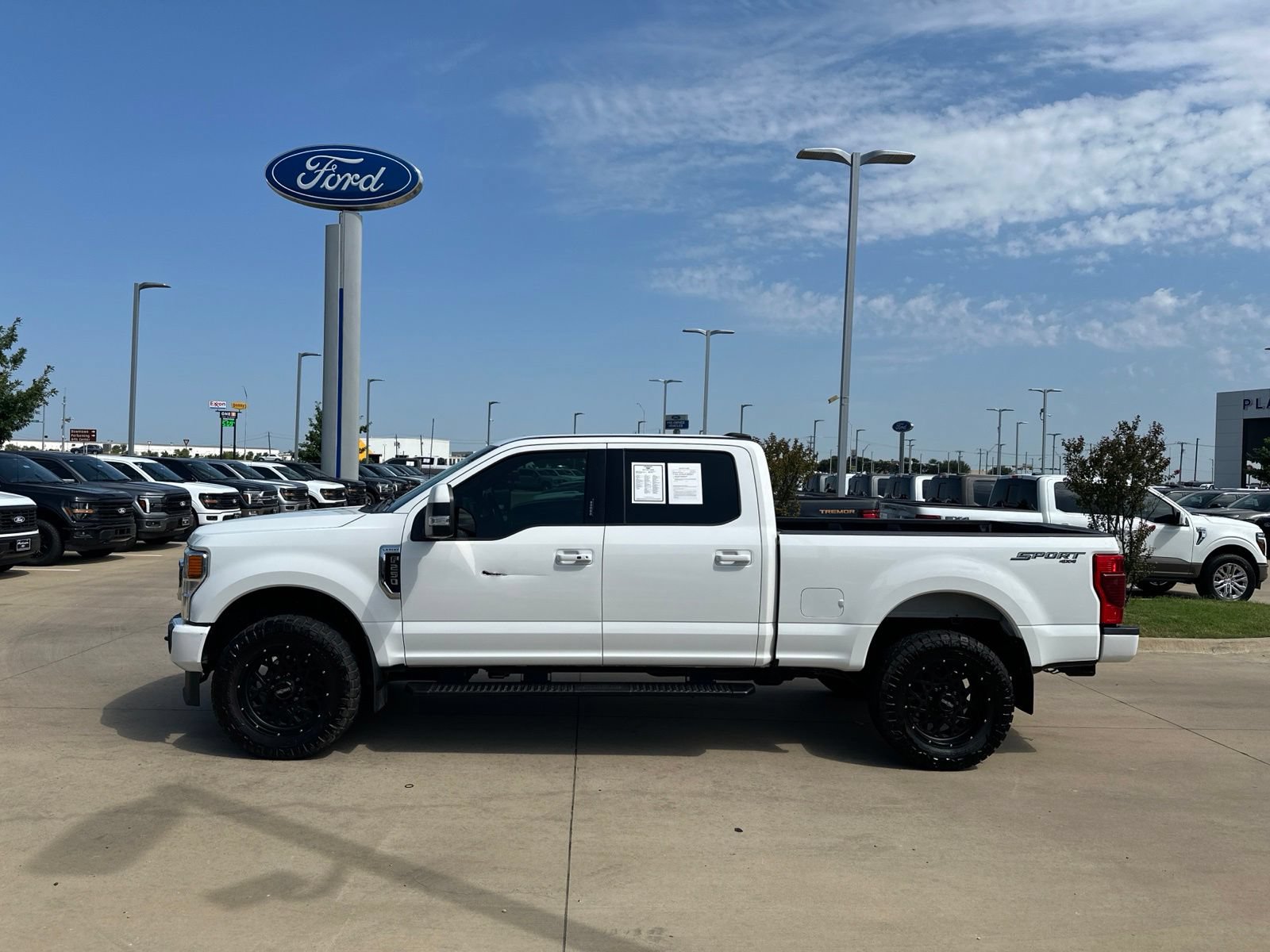 Used 2022 Ford F250 Lariat w/ Lariat Ultimate Package AWD/4WD image 2