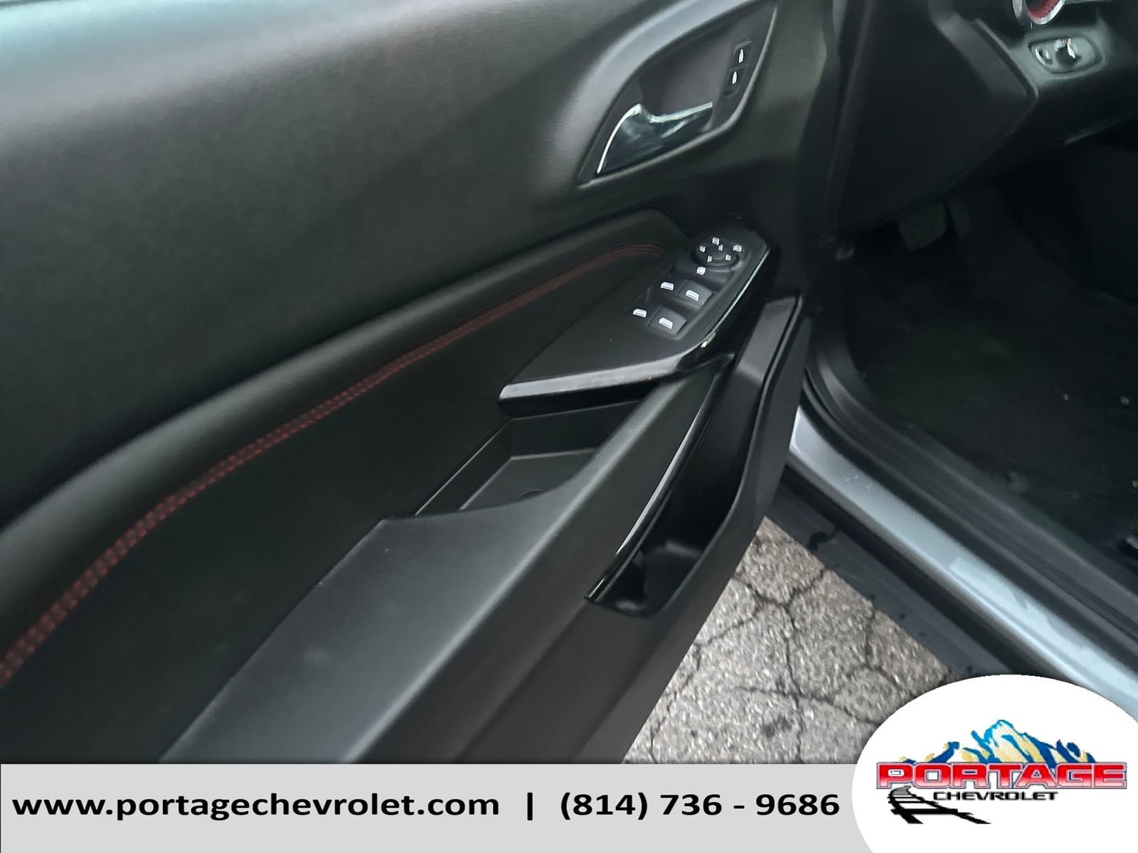 Used 2024 Chevrolet Trax RS w/ Sunroof Package image 13