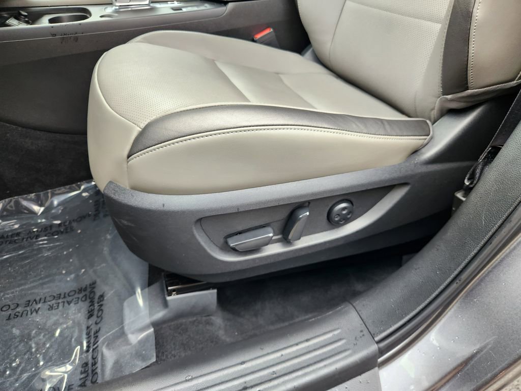 Used 2025 INFINITI QX50 Luxe w/ Accent Package image 17